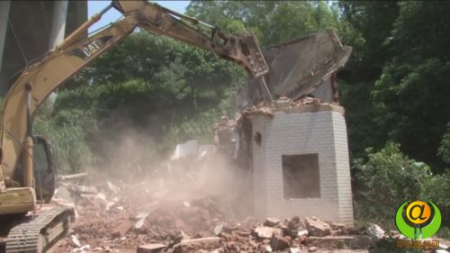 華安沙建鎮(zhèn)依法推進“兩違”建筑拆除工作